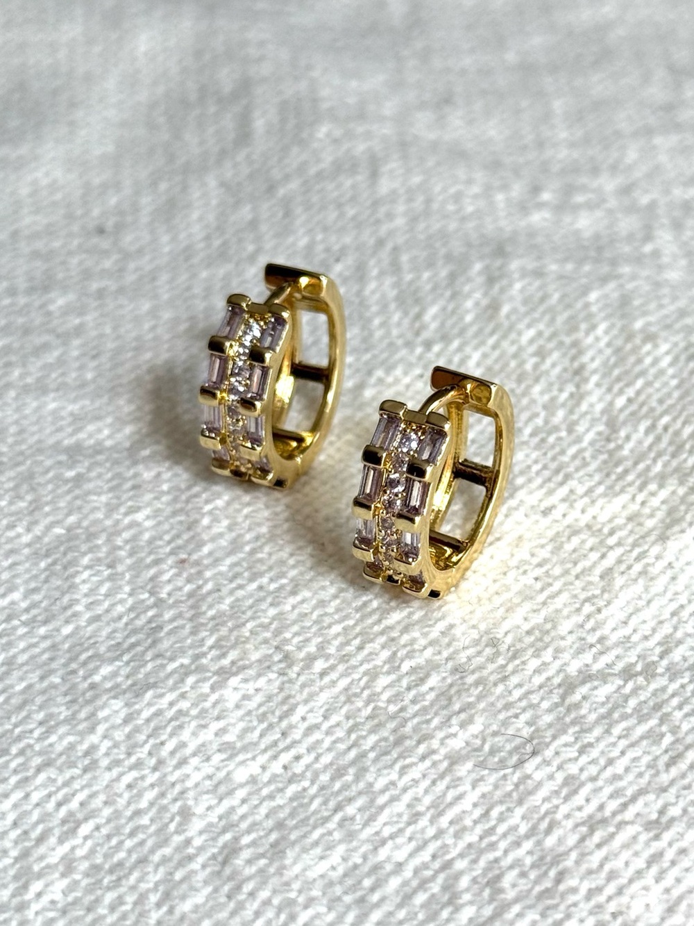 NEW! Gold plated Cubic Zirconia Huggie Hoop Earrings - Sparkling